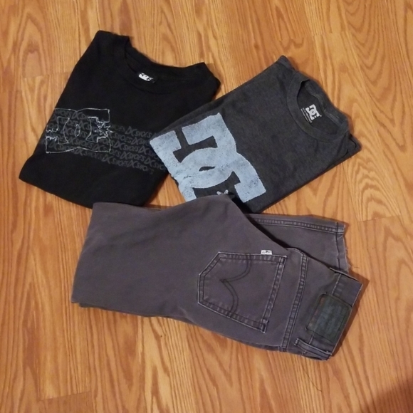 2 DC shirts size small Levi's 511 size 10 - Picture 1 of 8